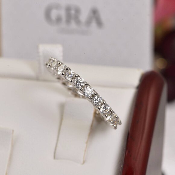Round Brilliant Cut Moissanite Eternity Band Ring sz 8 - Picture 3 of 5